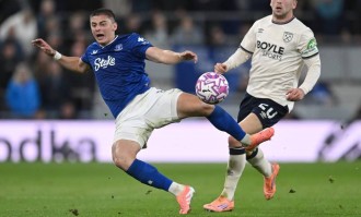 努诺执教首秀止连败 西汉姆联1-1埃弗顿
        
    努诺执教首秀止连败 西汉姆联1-1埃弗顿